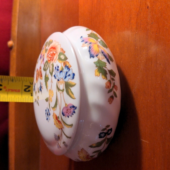 Porcelain Trinket Box.  Wildflowers and Butterflies - Picture 5 of 5